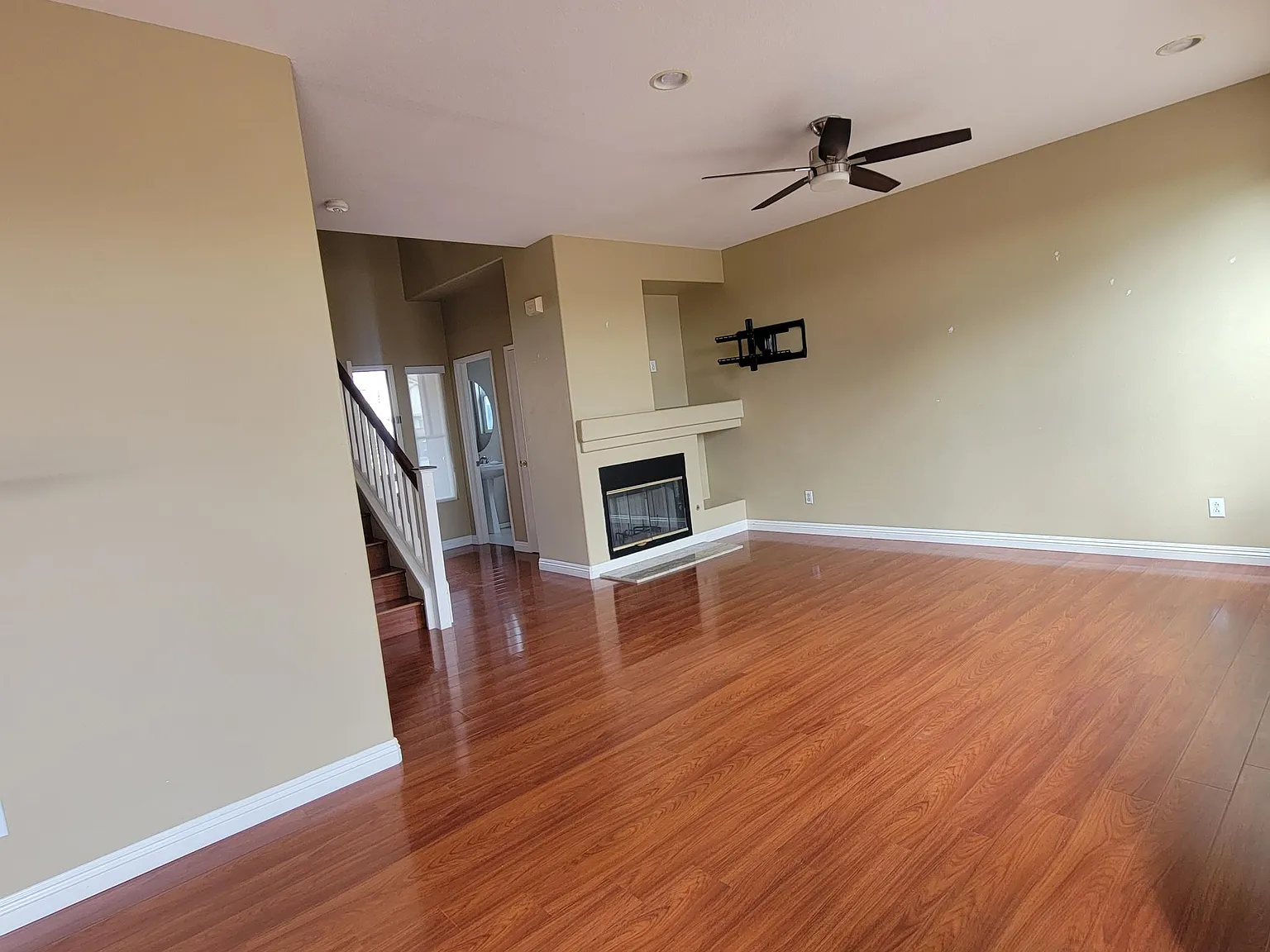 3 bed, 2.5 bath, 1581 sqft, $4,450 — Photo 4