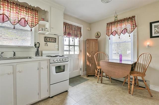 1st image of 52 Rockland Ave #52