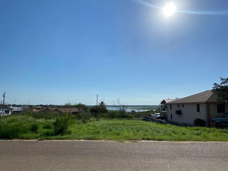 2043 Sunset Dr, Zapata, TX 78076 Zillow