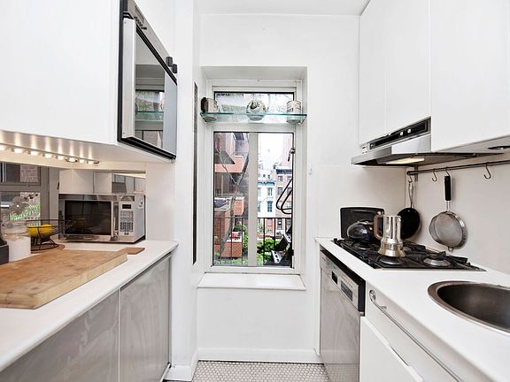 4th image of 165 W 20th St APT 4A