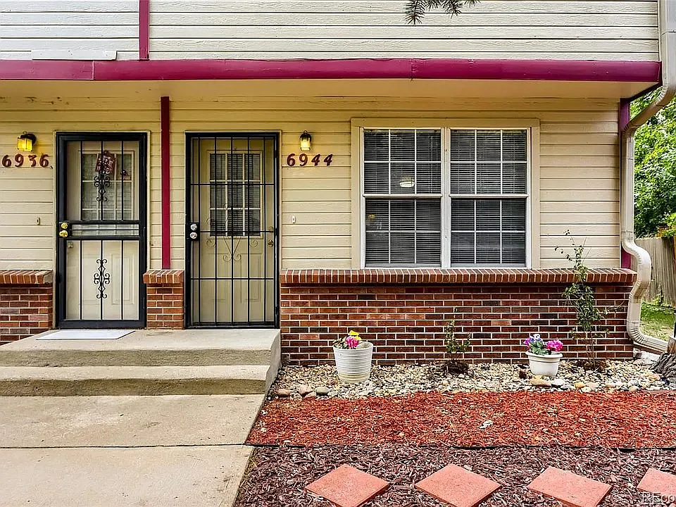 Belmar Townhome, 2 bedrooms, 2 story end unit. — Photo 3