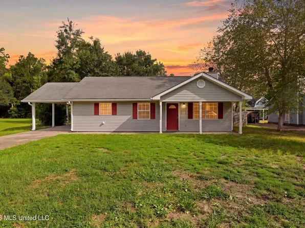 1004 Shipp St, Waveland, MS 39576