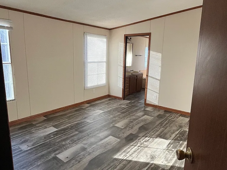 130 Paige Dr — Photo 10