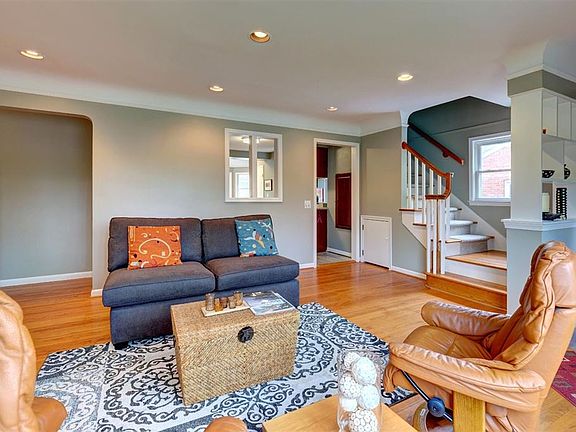 2nd image of 1584 Marian Ave