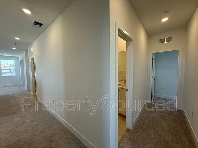 1336 N Martorella Ave — Photo 48
