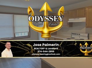 352 College Ave #3B, Valparaiso, IN 46383