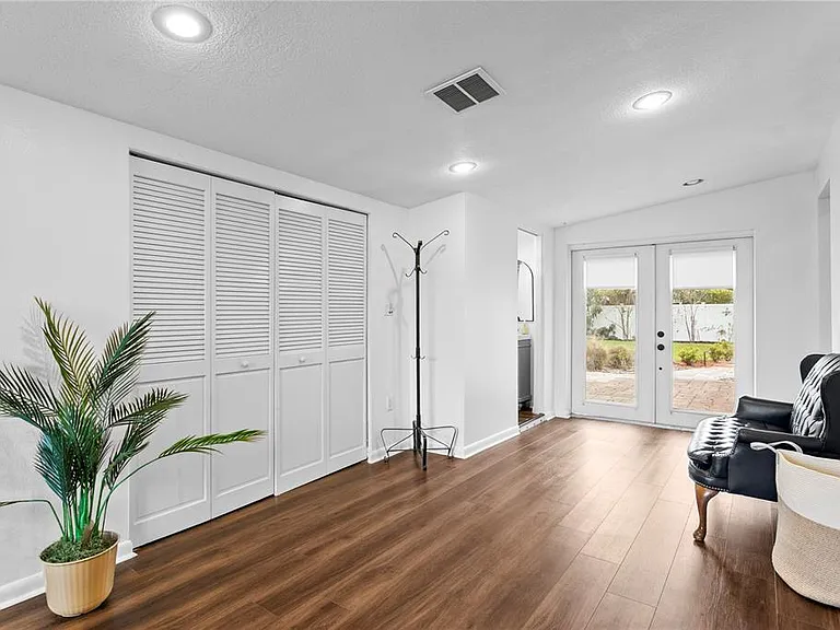 2407 S Lois Ave — Photo 42