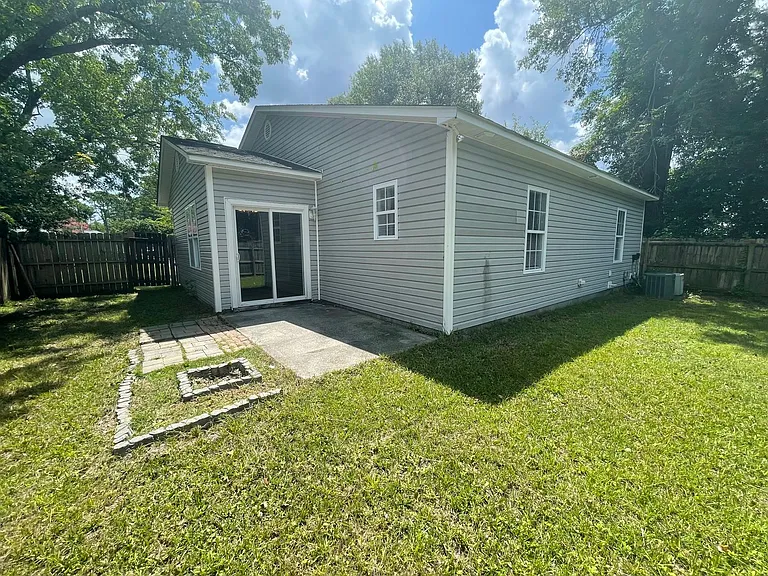 375 Lullwater Dr — Photo 26