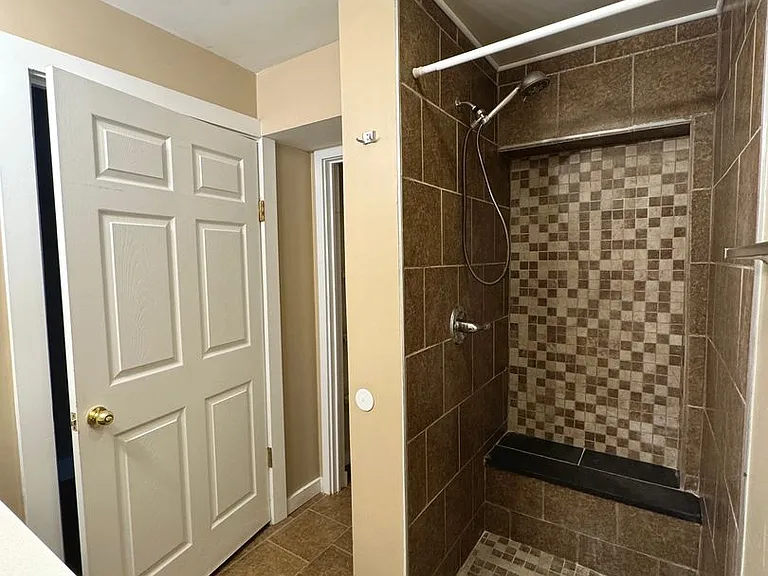 337 N Ellis St — Photo 13