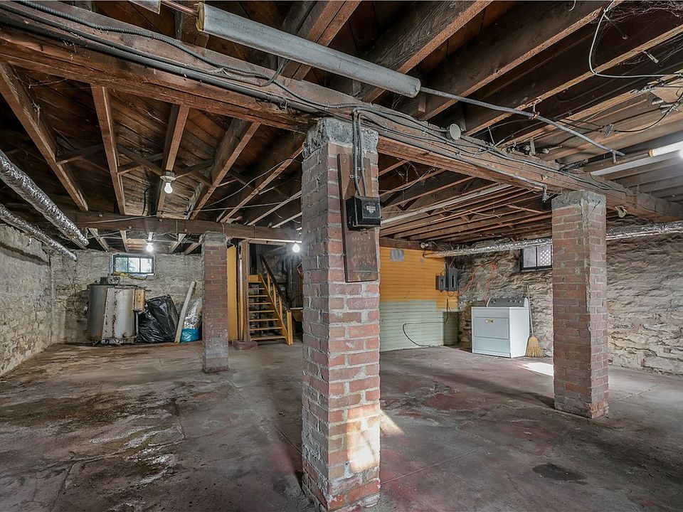 49th image of 616 E Main St