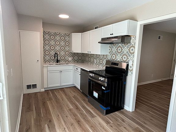 5th image of 1326 E Crowley St