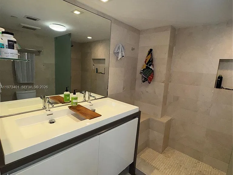 2457 Collins Ave #405 — Photo 20