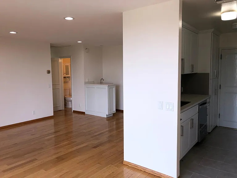 100 S Doheny Dr #523 — Photo 43