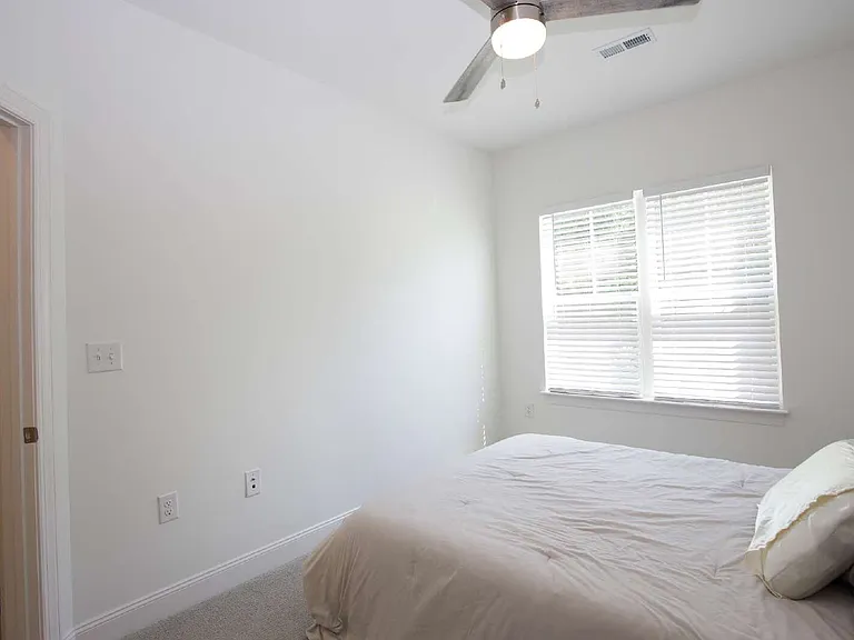 381 James St — Photo 36
