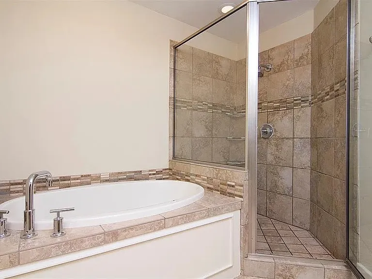 2606 Shelby Ave — Photo 9