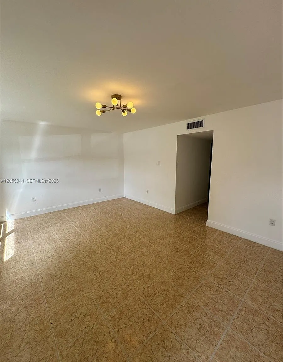 Country Village Condo — Photo 3