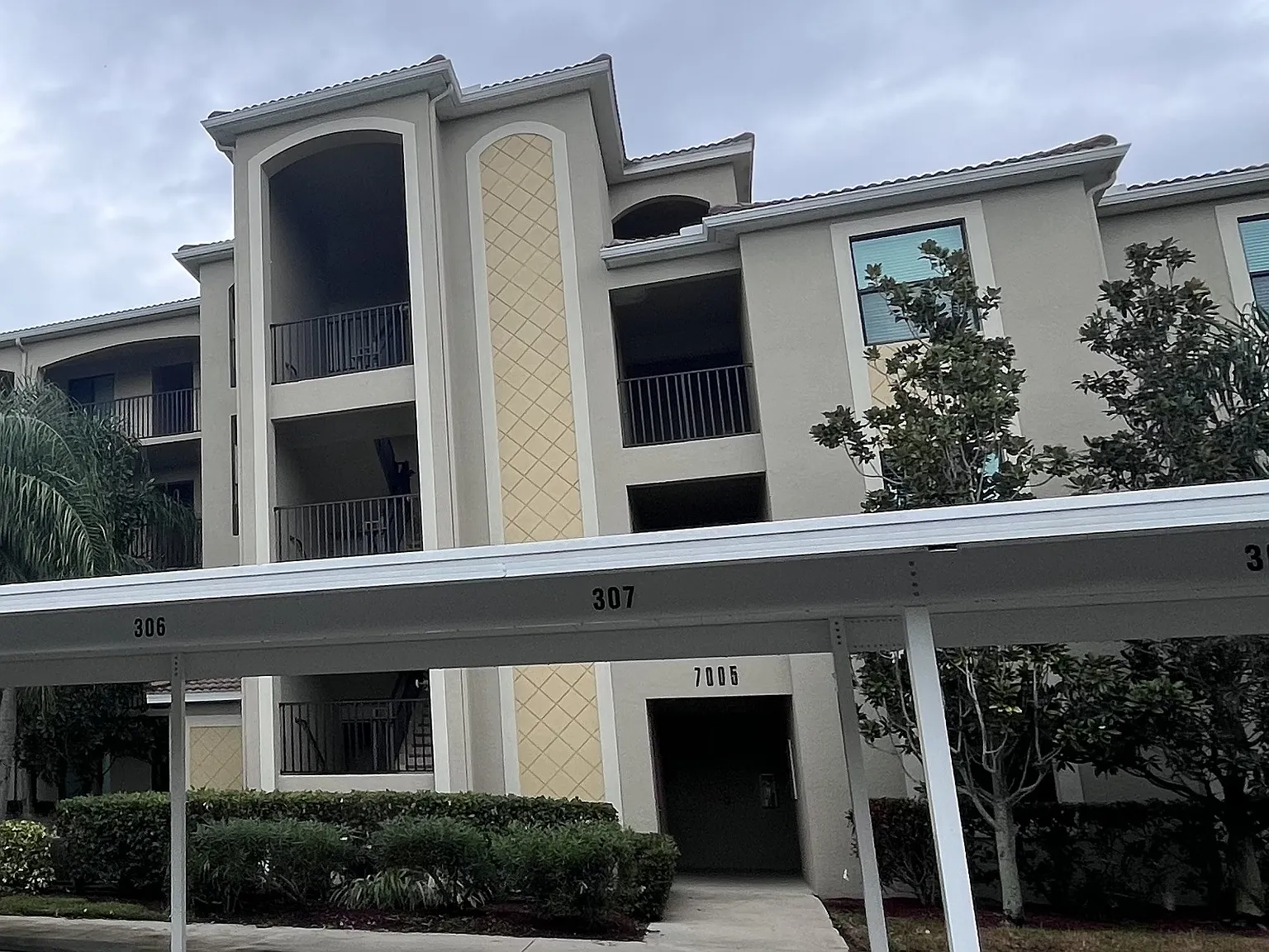 2 bed, 1121 sqft, $2,550 — Photo 2