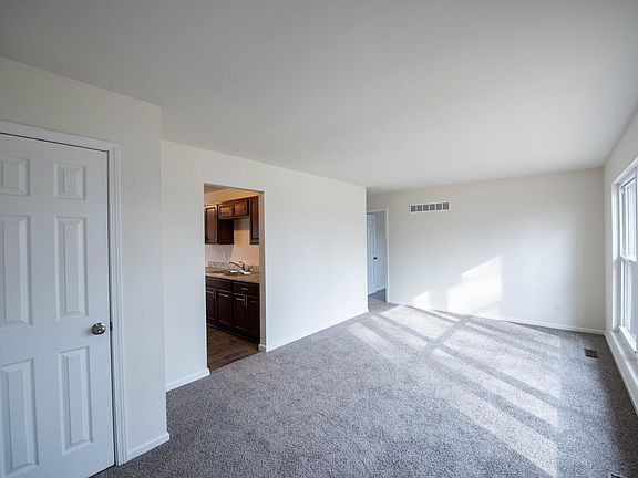 3rd image of 2751 Creekmont Ln