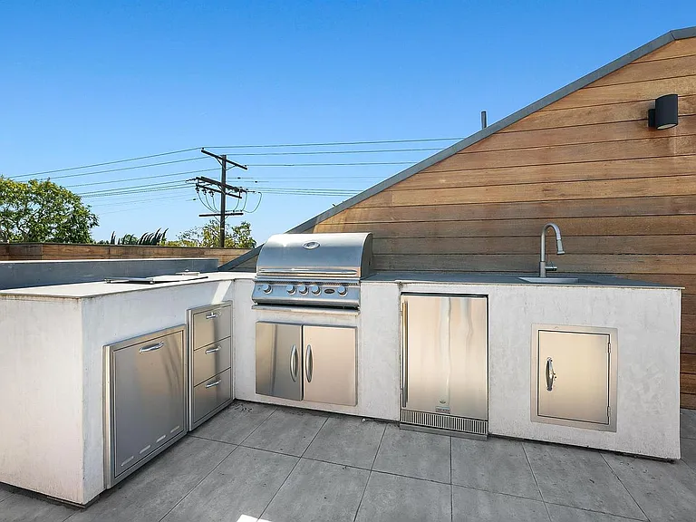801 N Kilkea Dr — Photo 23