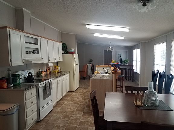Kitchen and dinette area