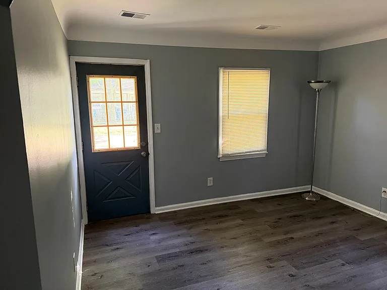 1 bed, 1.0 bath, 350 sqft, $1,000 — Photo 18