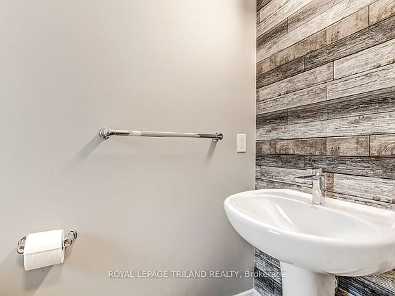 4th image of 601 Lions Park Dr #62