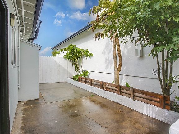 5th image of 226 E California Ave #226