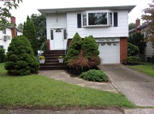 1658 William St, Merrick, NY 11566