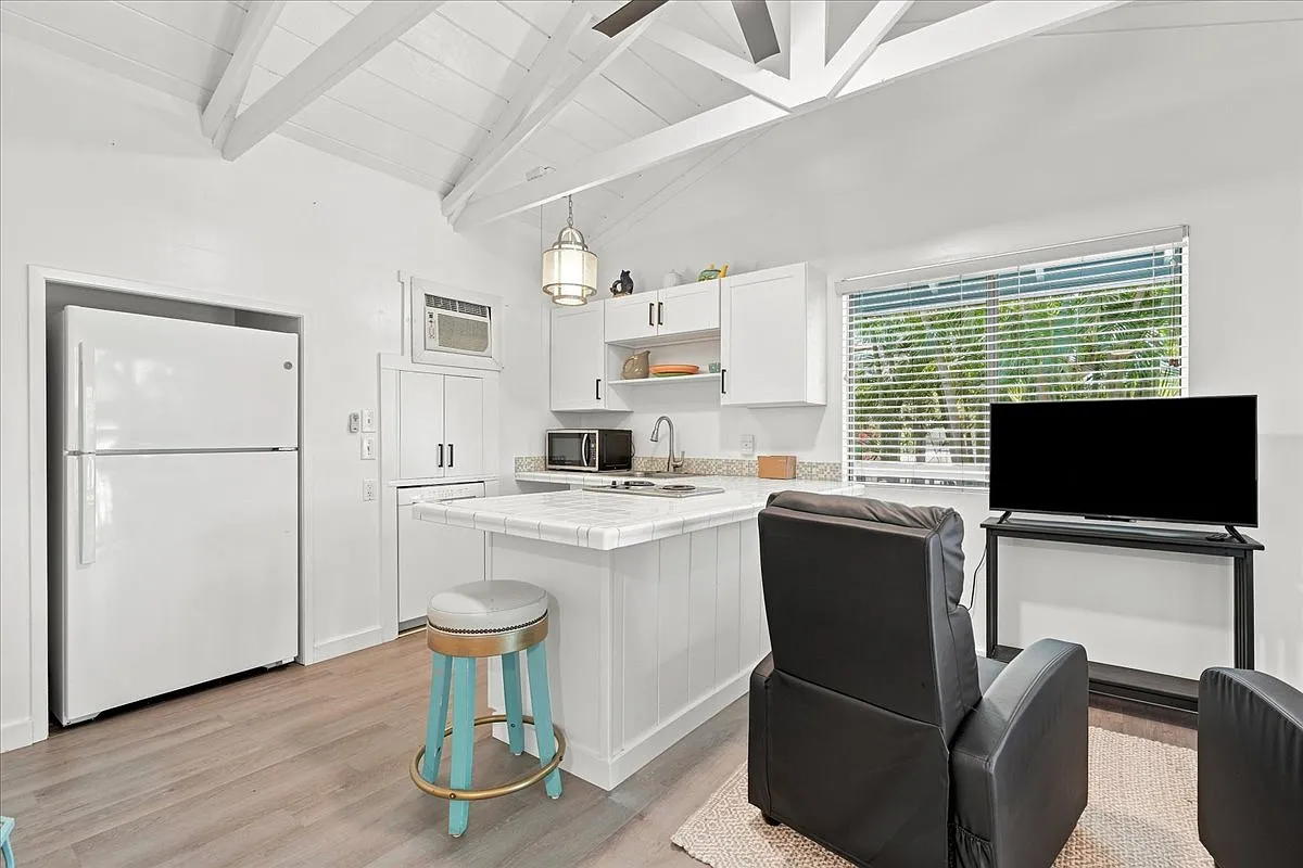 3161 Mapu Drive - 2 — Photo 4