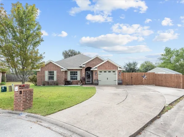 201 Eagle Point Ct, Waco, TX 76705