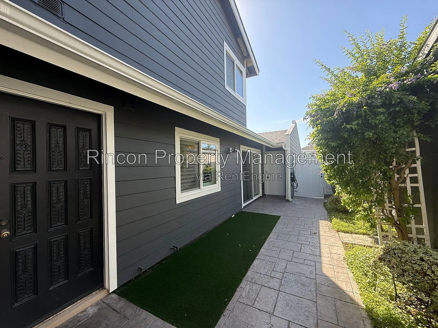 3 bed, 2.0 bath, 1804 sqft, $5,200 — Photo 3