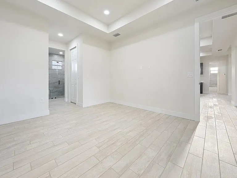 2719 42nd St W — Photo 17