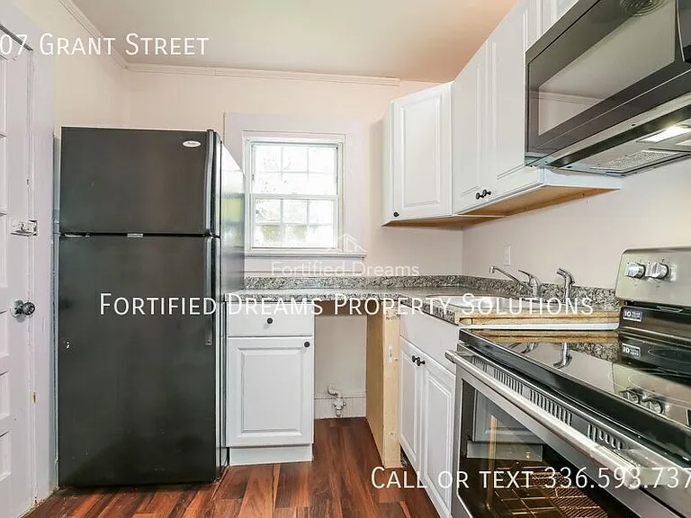 907 Grant St — Photo 7