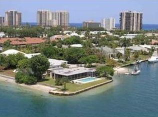 2901 Lake Dr, Riviera Beach, FL 33404