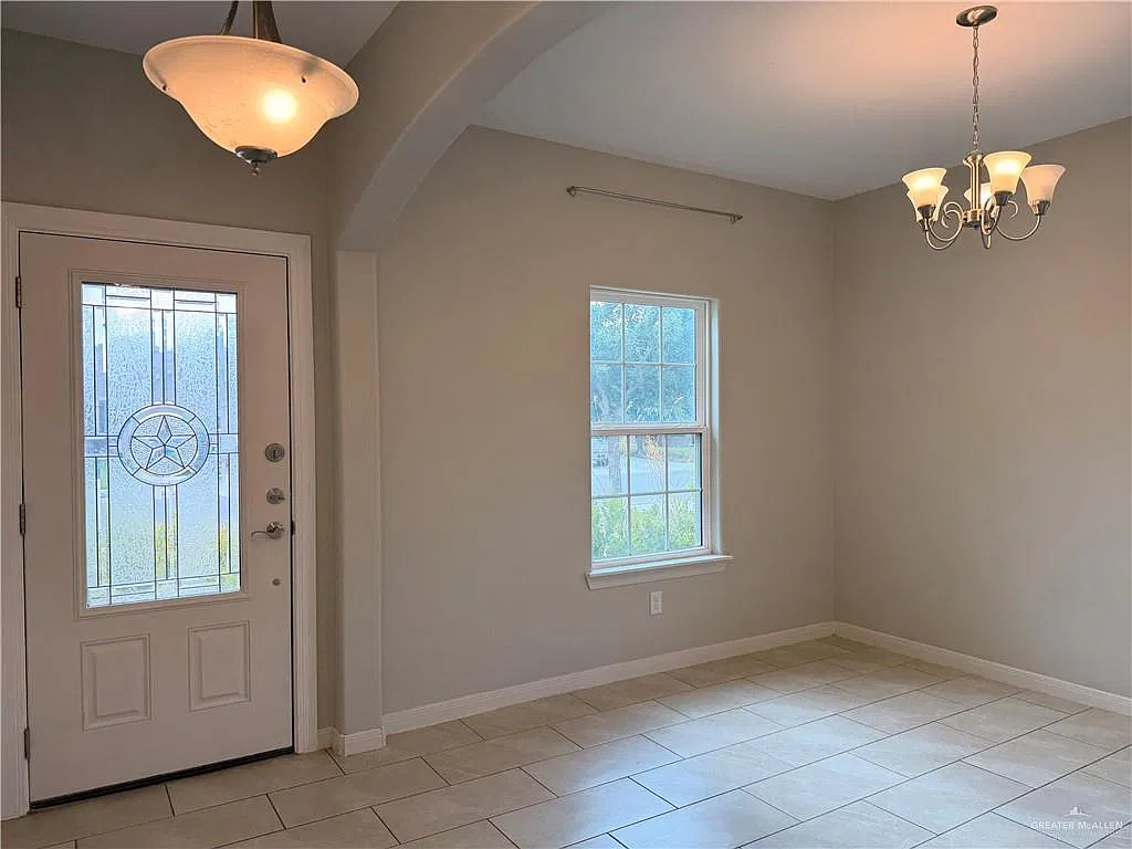 2 bed, 3.0 bath, 1242 sqft, $1,650 — Photo 2