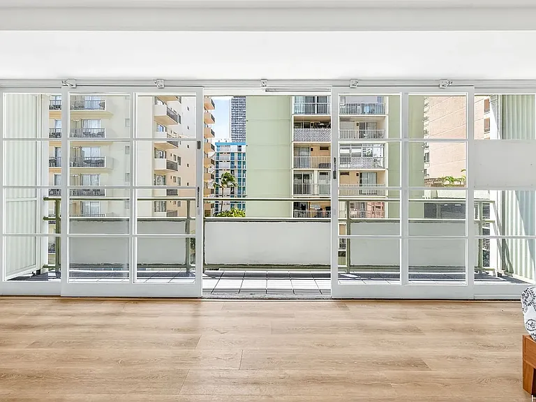 445 Kaiolu St #401 — Photo 6