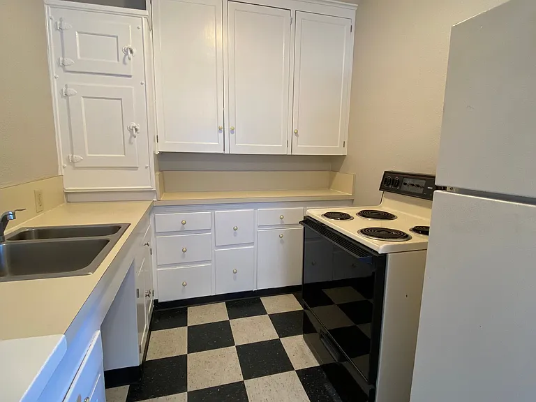 3334 SE Hawthorne Blvd #301 — Photo 5