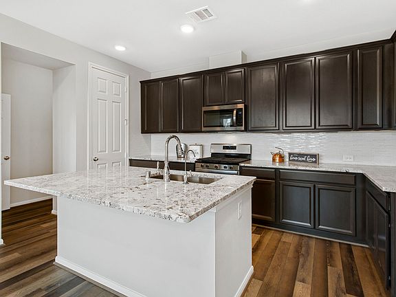 Lakeshore at Towne Lake - Sloane Interior Image 3