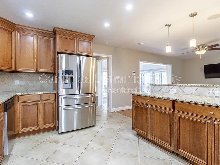 6618 Castlegate Dr — Photo 14