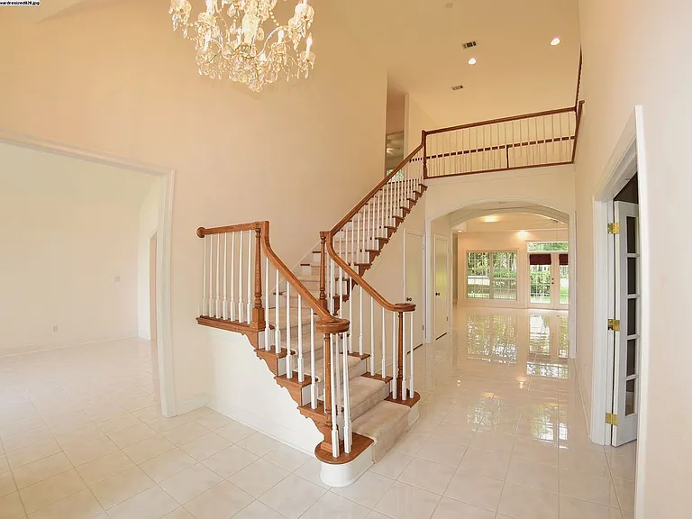 218 Windward Cv E — Photo 5