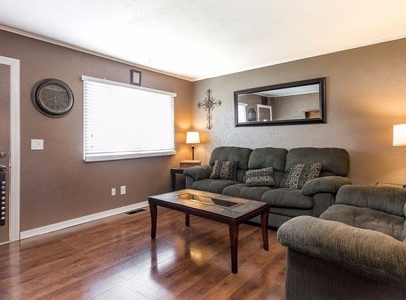 4th image of 1418 Cantondale Ln