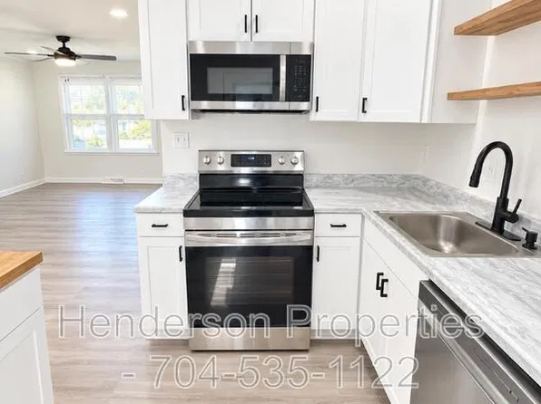2413 Alleghany St, Charlotte, NC 28208