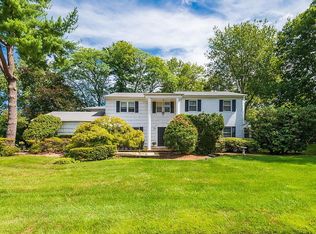 34 Eagle Ln, Roslyn, NY 11576