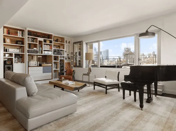 11 Fifth Avenue image 2 of 12