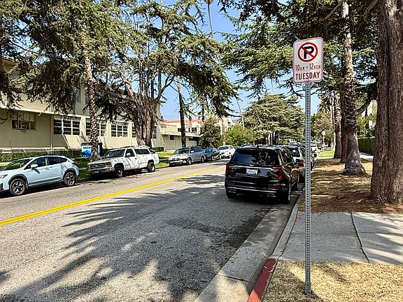 View look north on Lincoln Blvd.