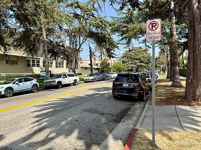 View look north on Lincoln Blvd.