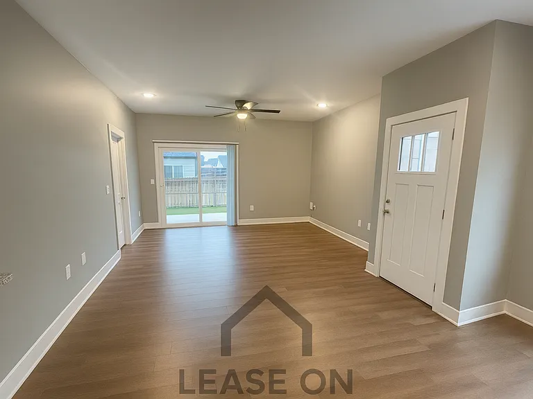 12123 W Cora St — Photo 2