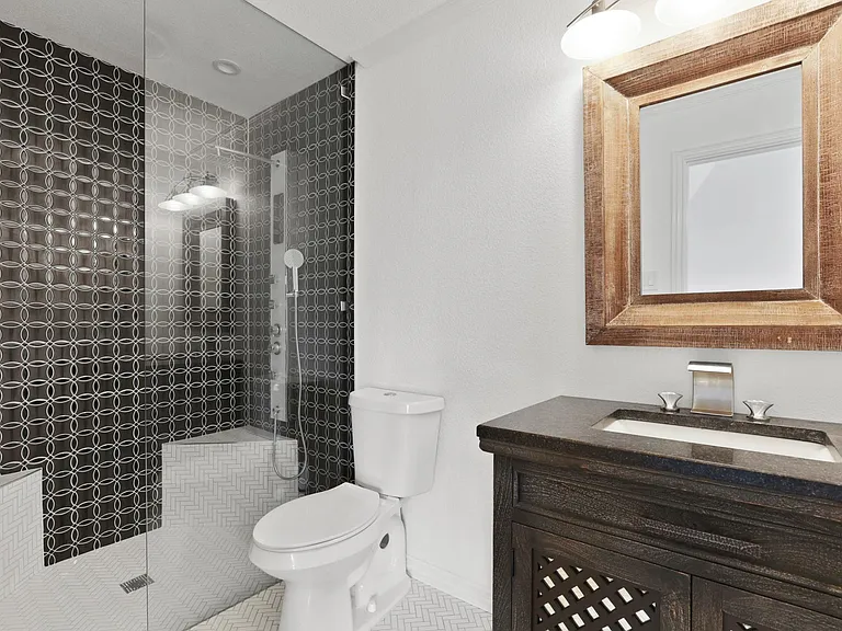 914 Edgemeer Ln — Photo 20