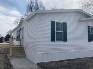 75 Country Elms Est, Galesburg, IL 61401