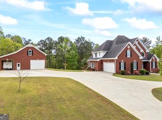 2351 Rabbit Farm Cir, Loganville, GA 30052